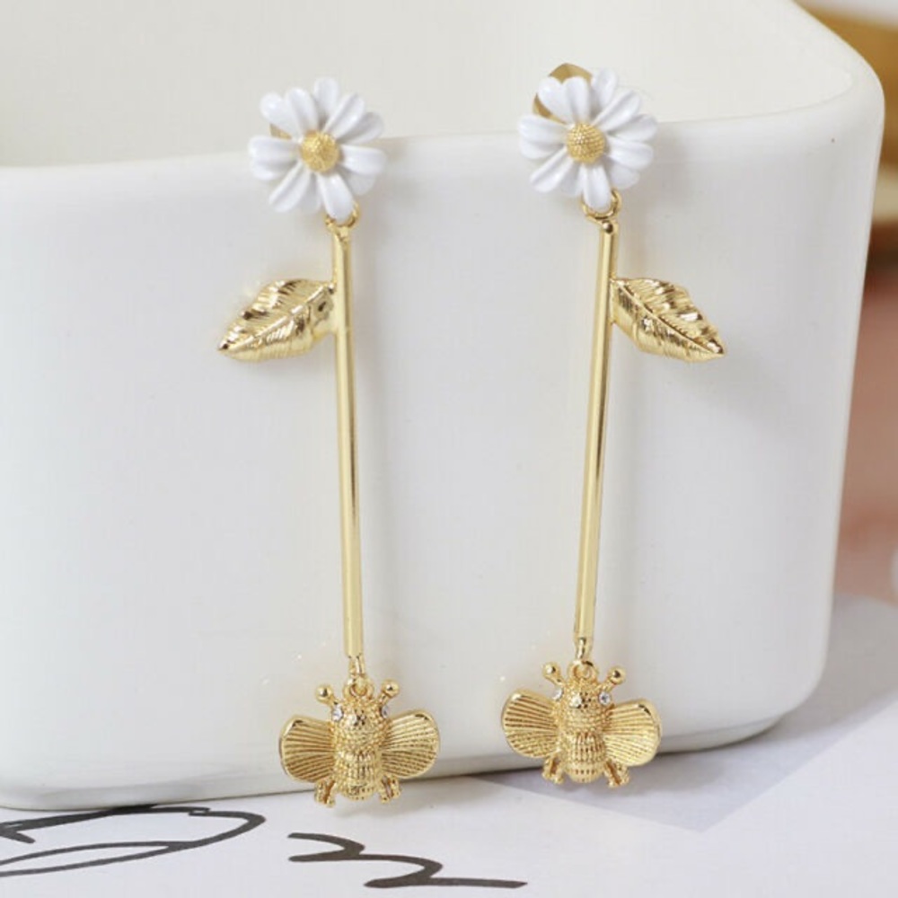 1 LEFT!!!NEW KATE SPADE ALL A BUZZ EARRINGS